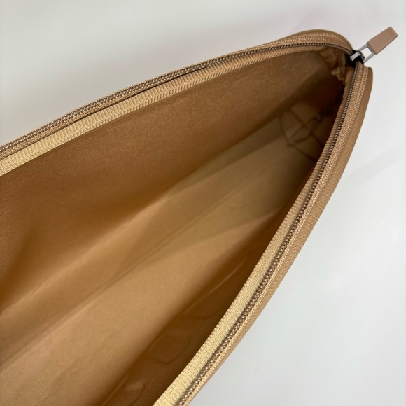 Skims Tan Nude Beige Neoprene Pouch - Like New - Rare - Picture 3 of 6